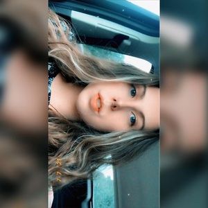 Meet your Posher, Kayla